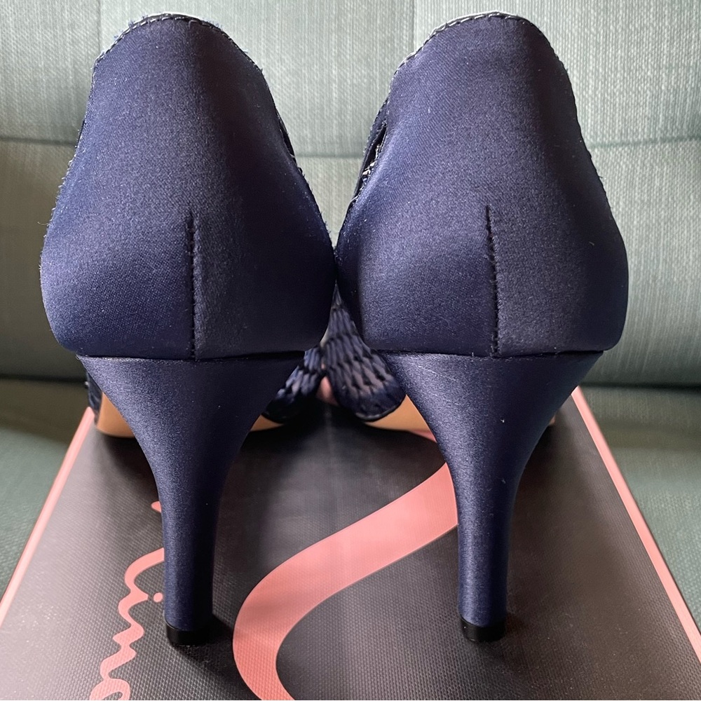 Stunning navy blue open toe heals. Perfect for wedding or formal occasion! - Picture 3 of 5
